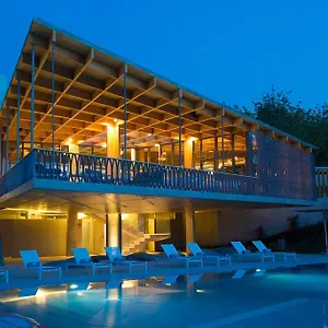 Ozadi Hotell